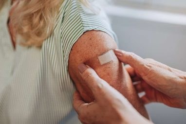 Powrót groźnych chorób i dług popandemiczny. Dlaczego szczepienia to inwestycja na całe życie?